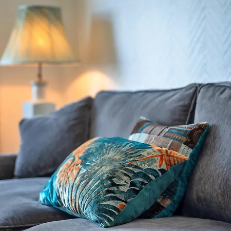 Finest Retreats - No 5 Harlequin *